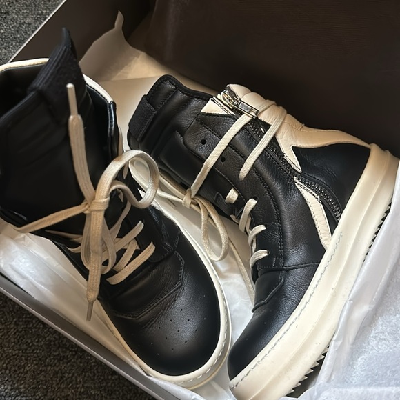 Kids Rick Owens Size 31 Only Worn Once. I can’t Go Lower Than Price Listed - Picture 2 of 4